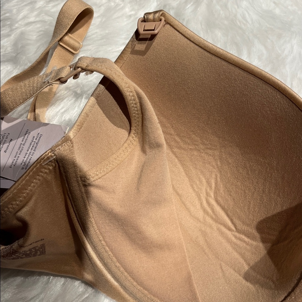 Beige Women's nursing bra . Designed with nursing clips released with one hand. - Picture 6 of 8